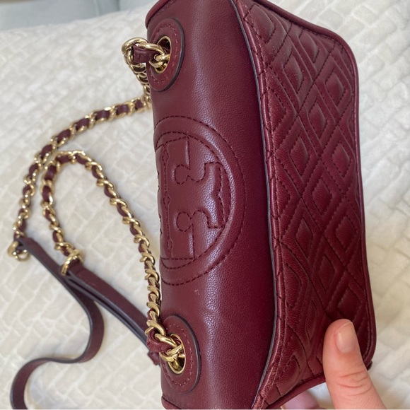 Tory Burch burgundy maroon, red Fleming bag, Crossbody, gold chain - Picture 2 of 13
